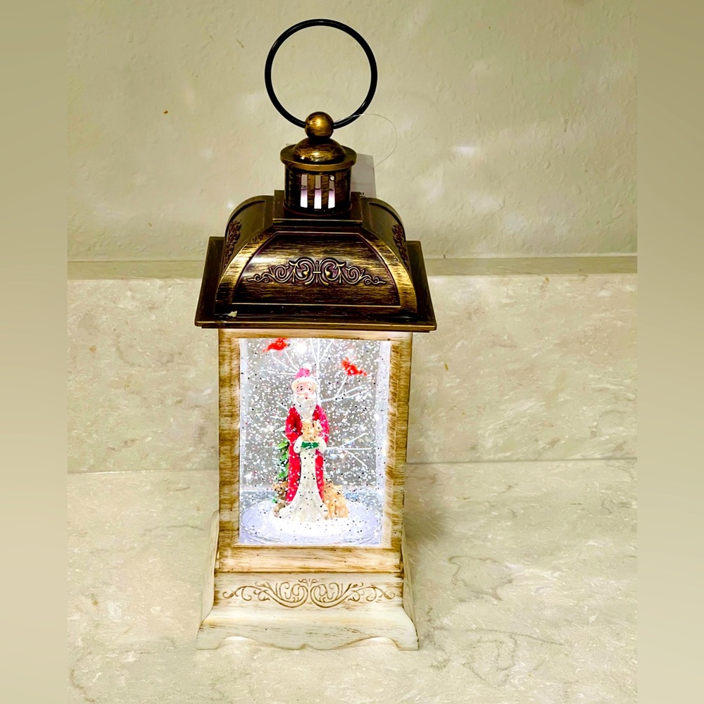 NWT Christmas Snow Globe, Lighted Water Lantern, Santa, Christmas decor, gift!